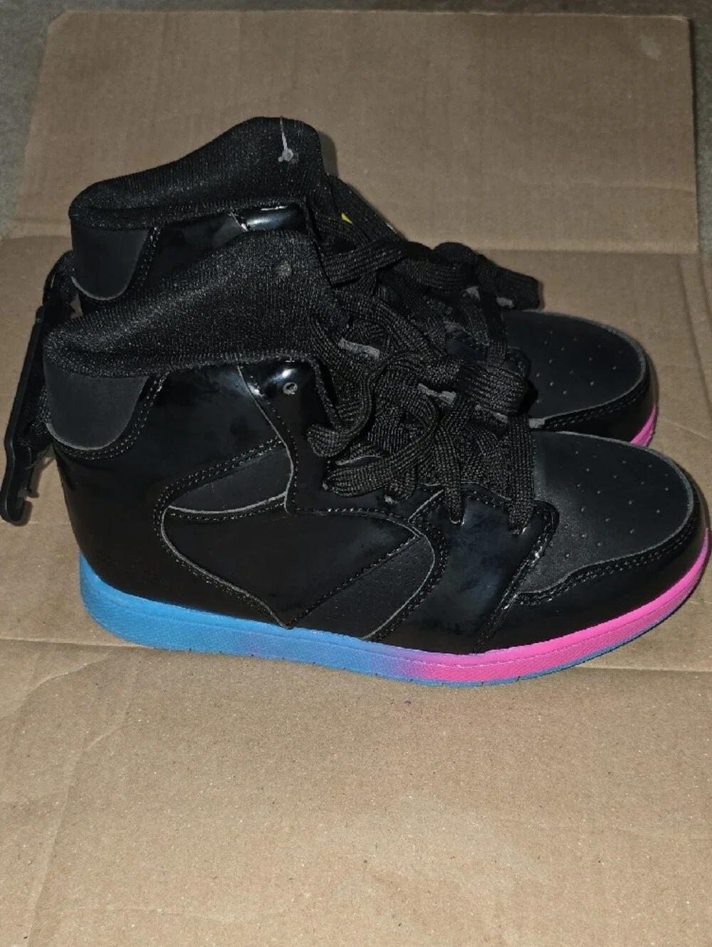 Nwt Girls ANDI 1 Black High Top Sneakers with Pink and Blue Sole Size 3